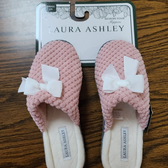 Laura Ashley Women's Oat Milk Slippers Size S 5-6 NWT - Picture 2 of 7